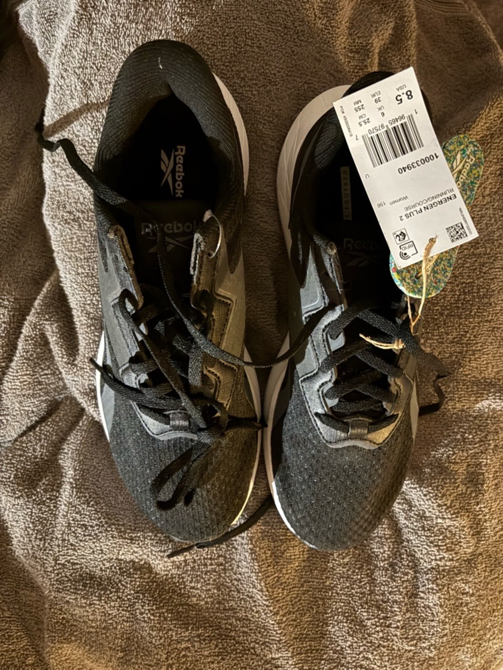 Reebok Women’s 8.5 Black and White Athletic Running Shoes NWT